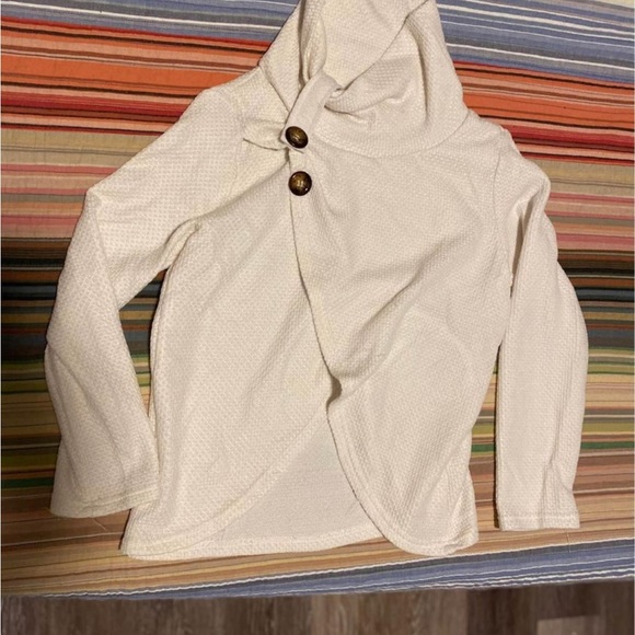 Beautiful waffle material over throw poncho sweater
Large - Picture 2 of 5